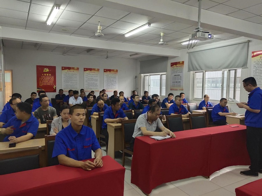 B体育(中国)召开贺增涛同志事迹报告会