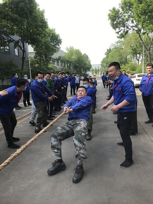 B体育(中国)组织开展“喜迎二十大、建功新时代”职工拔河比赛活动